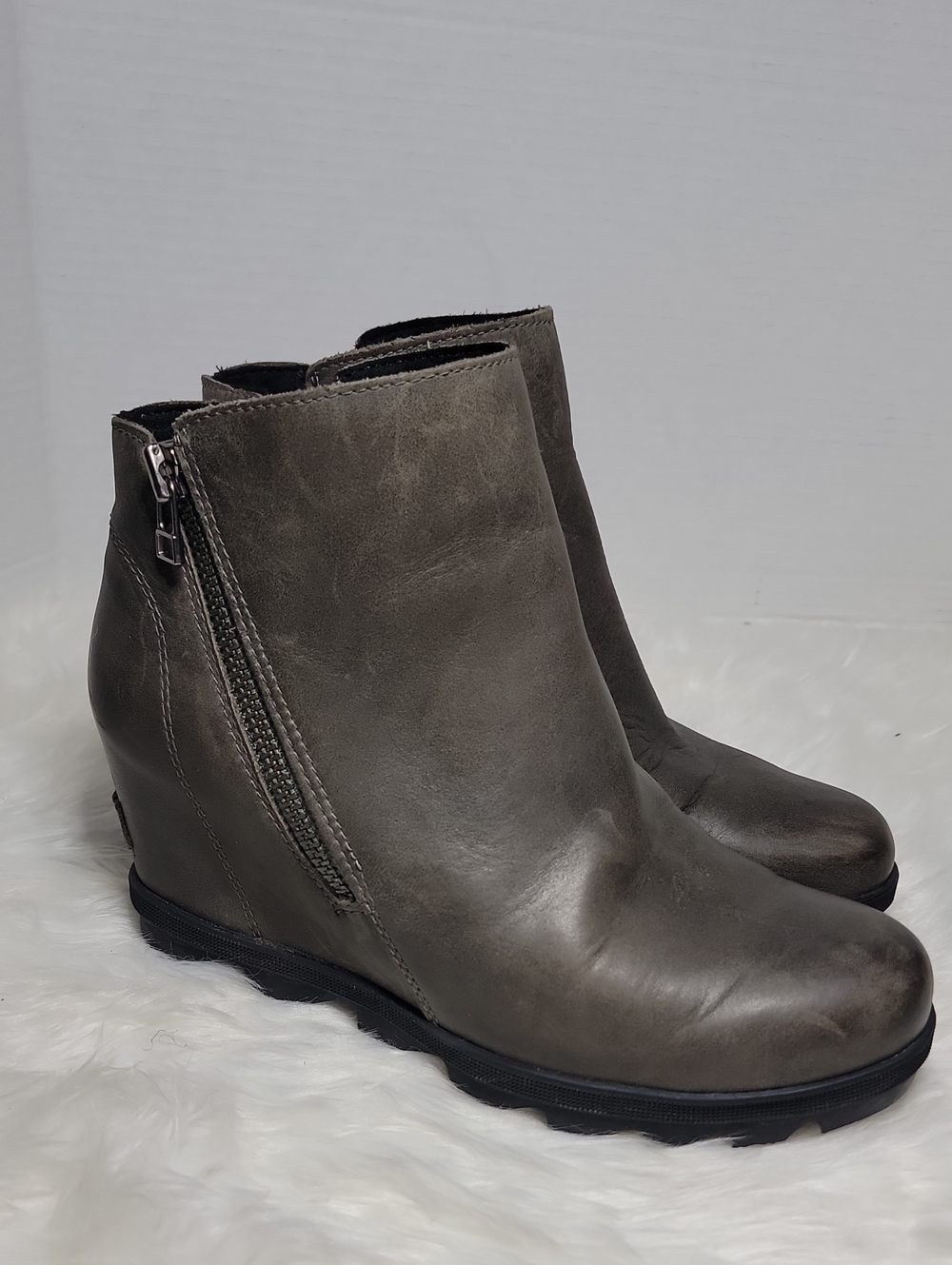 Sorel Joan of Arctic Wedge II Zip BootiesCondition: Size 8